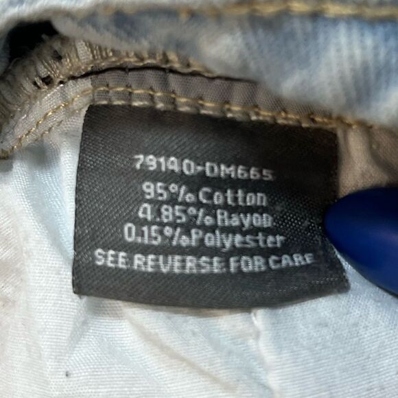 Cali 1850 Light Wash Distressed Shorts - Picture 6 of 9